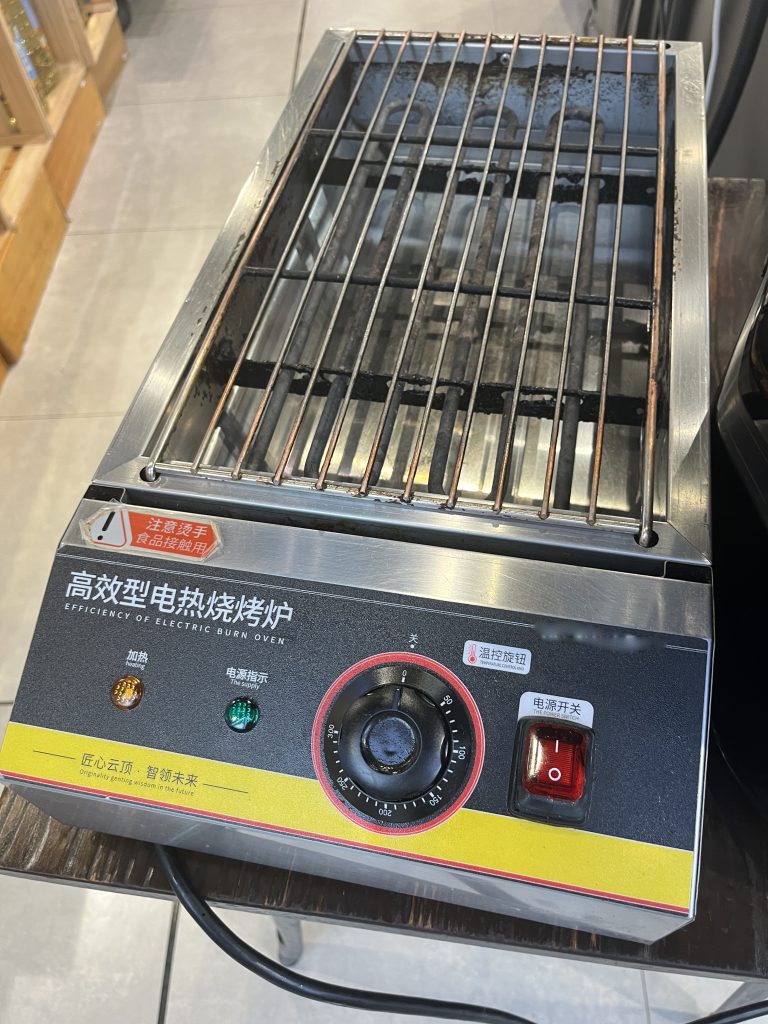 Application of Waterproof Rocker Switches in Electric Grills